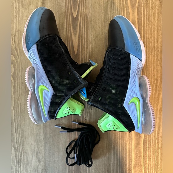 Nike LeBron 19 Low Basketball Shoes - Picture 9 of 9